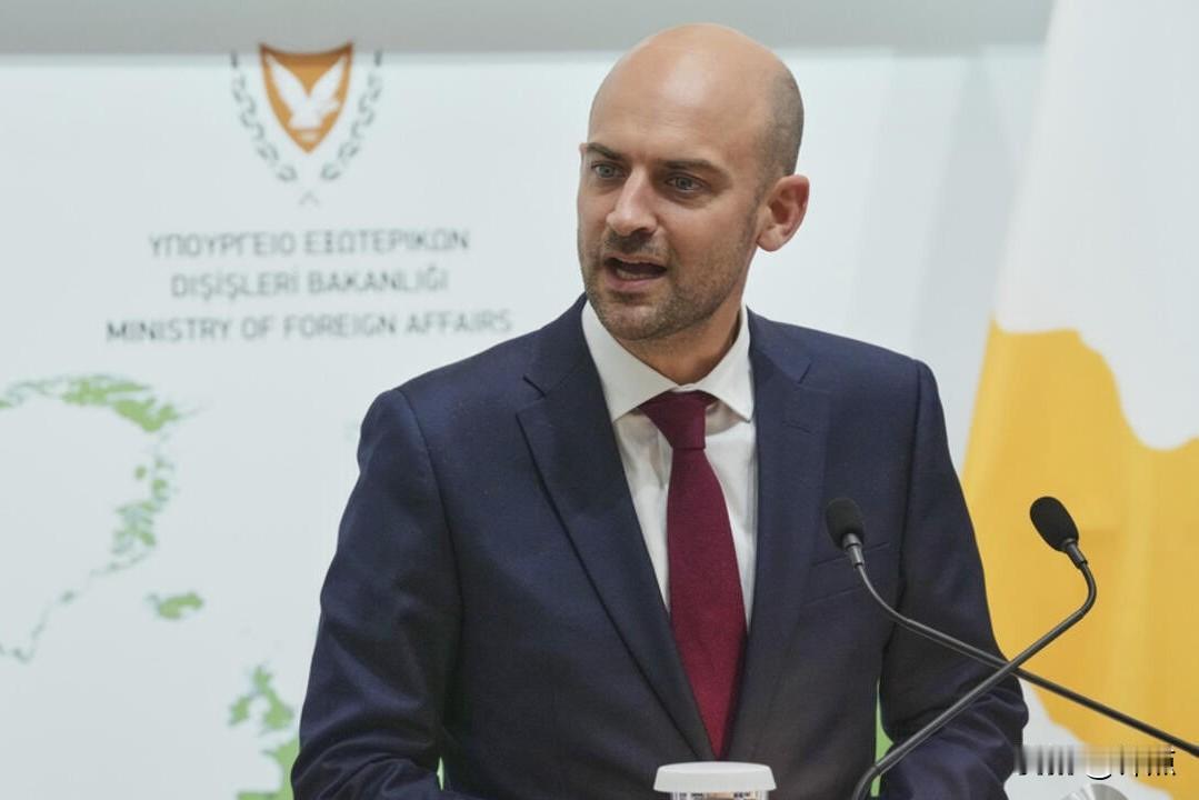 法国外交部也表态了：“罢免马杜罗政权和侵犯委内瑞拉主权，是对委内瑞拉人民尊严及其