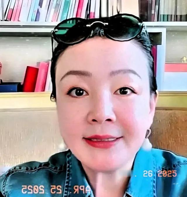 大家好！最近我家霖霖发生好多喜事呢！这学期期末考试成绩出来了，霖霖考了年级第一