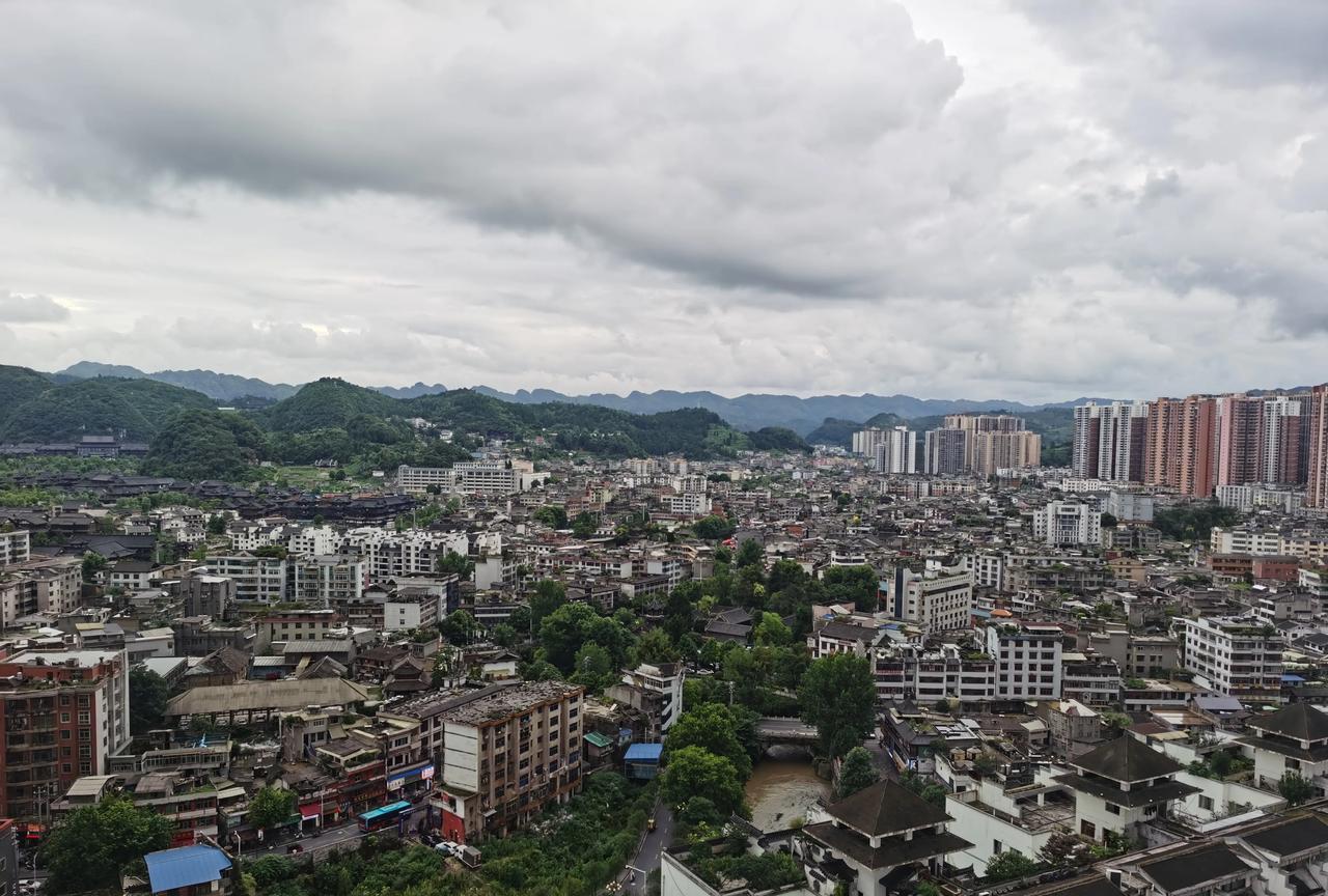大学生正在抢夺村干部的饭碗以前对村干部的印象，都是些上了年纪的长者，现在到村里