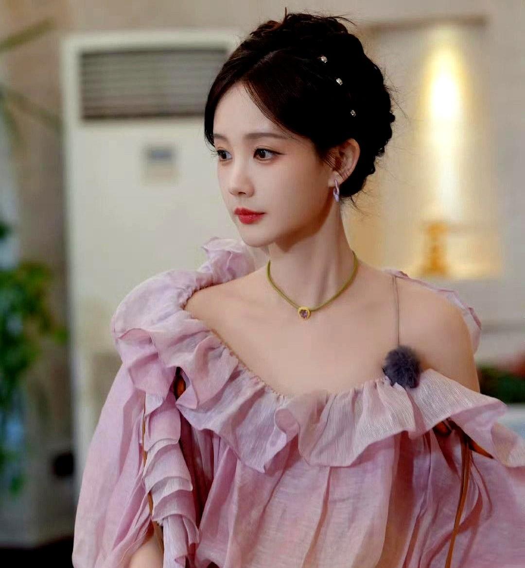 昨晚刷到《天地剑心》大结局，满屏弹幕都在骂“清瞳疯了”。我回头补原著，才发现剧里