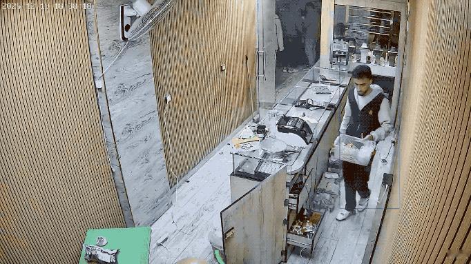 相比叙利亚的AK-47式零元购：你就知道美国零元购是多文明了！这是一伙武装匪徒闯