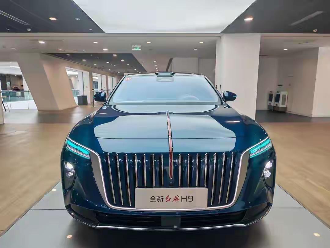 全新一代红旗H9开启预订：2000抵7000，还送智驾补贴，这套牌打得挺实在