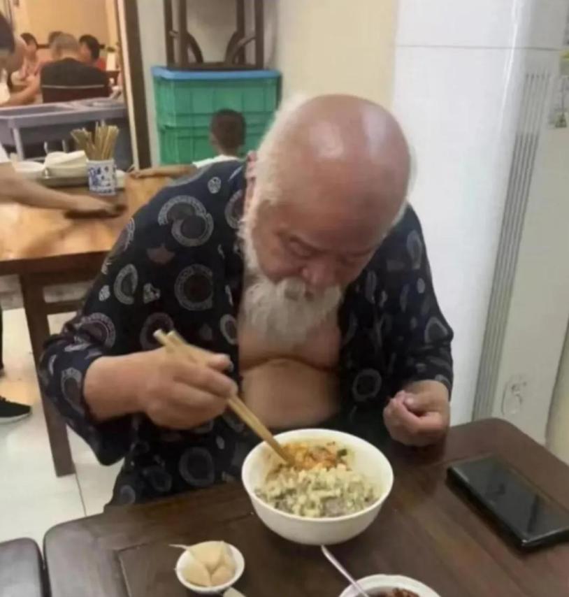 杨立新和刘金山拜访李琦，豪宅典雅大气，李琦妻子和儿子罕见出镜老戏骨李琦家今儿个可