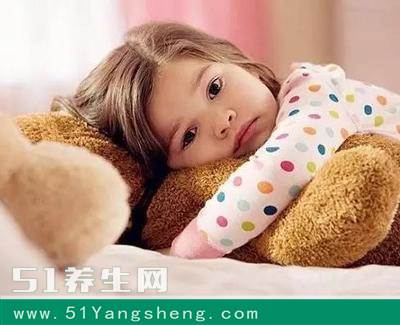 父母最好不要长期陪睡, 孩子几岁分床睡最好, 怎么让孩子适应?