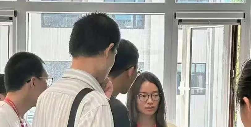 北大韦神韦东奕露面，颠覆了大家的认知。6月18日下午，数学天才王虹在北大开讲座