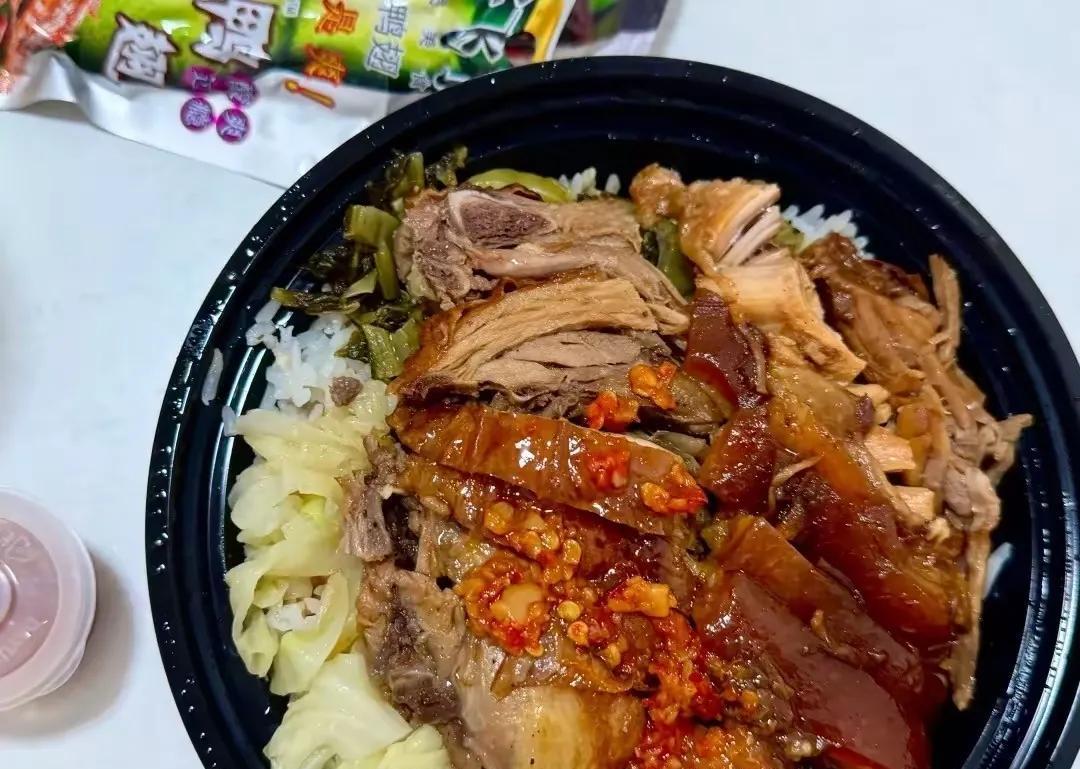 搞不懂现在的餐饮老板是什么套路，奶茶5块两杯，配送费7块，京东自己下单自己送，白