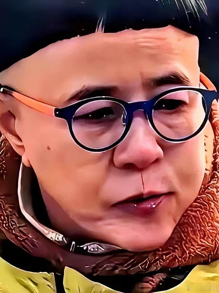 直播间里，58岁的“金龟子”刘纯燕随口透了个底：自己每个月退休金8900元，现在
