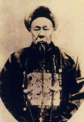 庚子事变后，洋人要求清政府处死一批主战派大臣。当名单递给慈禧时，慈禧圈下一个名字