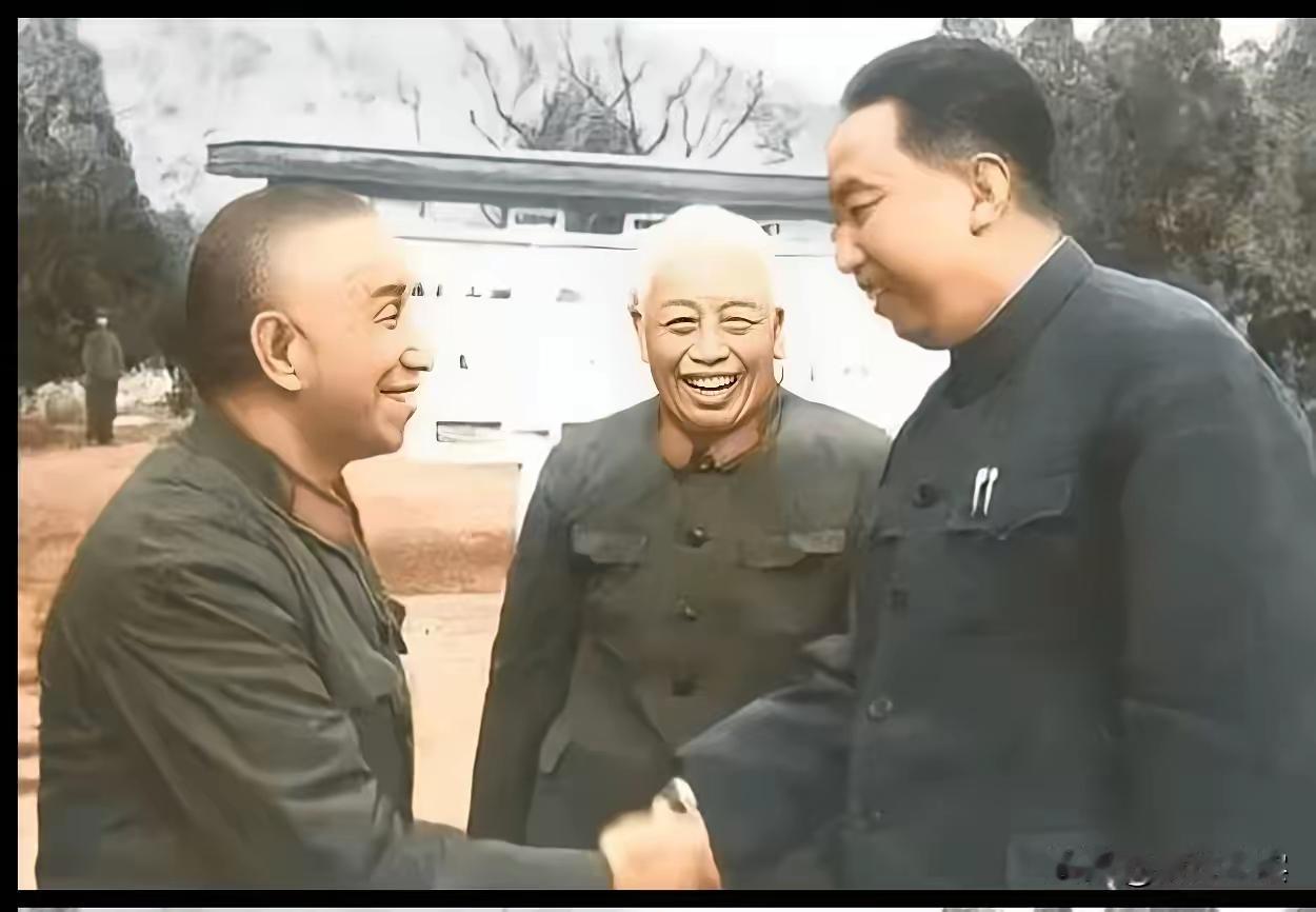 这张珍贵的老照片拍摄于上世纪70年代，大家认识这照片中的人吗？能全部认出，证明你