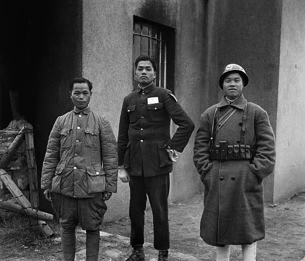抗战结束后的1947年，南京、上海街头历史留影！最后一张老照片记录的应该是上