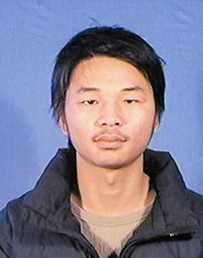 陈及时，19岁，湖北通山县人，长江大学城建学院土木工程专业大一学生。2009年