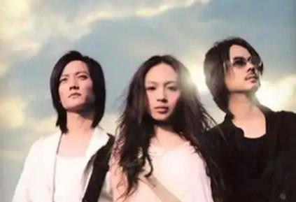 10月3日，原飞儿乐团（F.I.R.）的男主唱、吉他手阿沁爆料：继詹雯婷之后，自