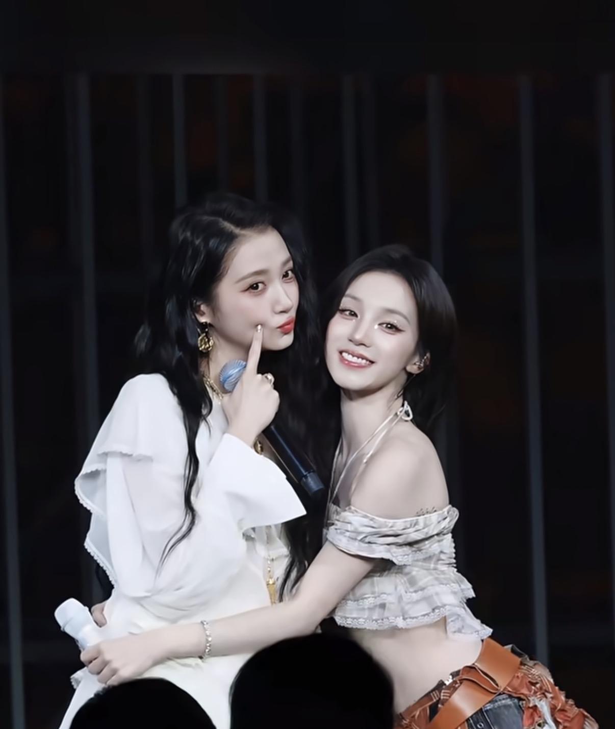 鹿晗、关晓彤、宋雨琦、鹿晗粉丝，一时之间不知该心疼谁了。宋雨琦演唱会，黄牛为