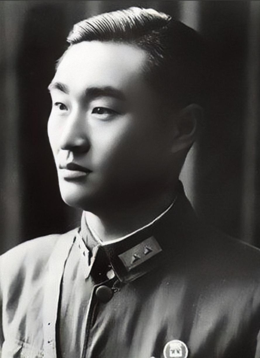 1944年，死守衡阳47天！日军涌入，方先觉手握突围机会，却对部下说：“我走了，