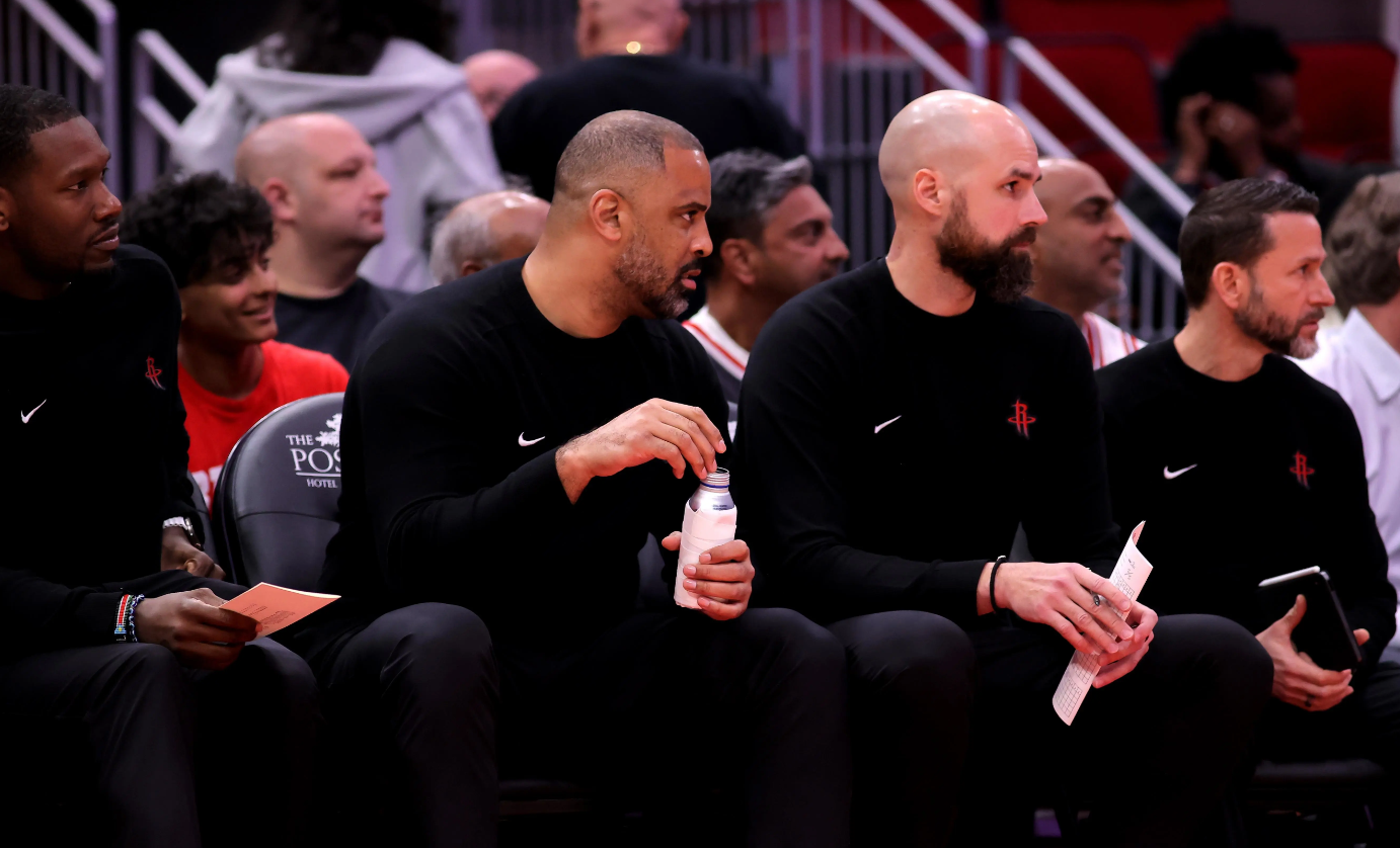 《休斯敦纪事报》的火箭随队记者Lerner报道,每位火箭球员本赛季都签署了与训练