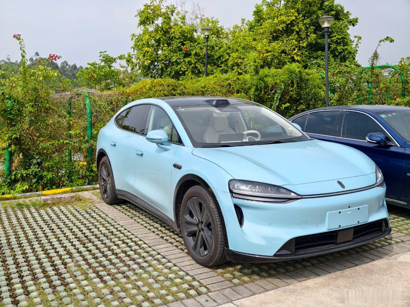 一星期没摸我的智界R7了，赶紧开出去兜兜风！这碧波青真的越看越上头，自带治愈魔力