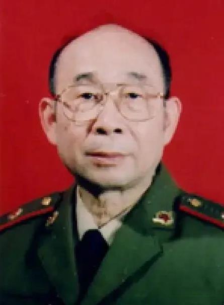 1971年，钱学森通过多方渠道，从美国获取了激光陀螺的相关资料，传到了国防科技大