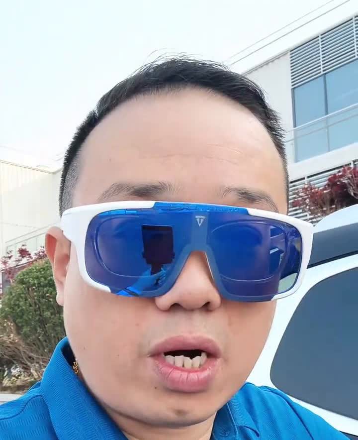 坦克500HI4T加油的几个细节。坦克500HI4T在加油上有一个小特点，今