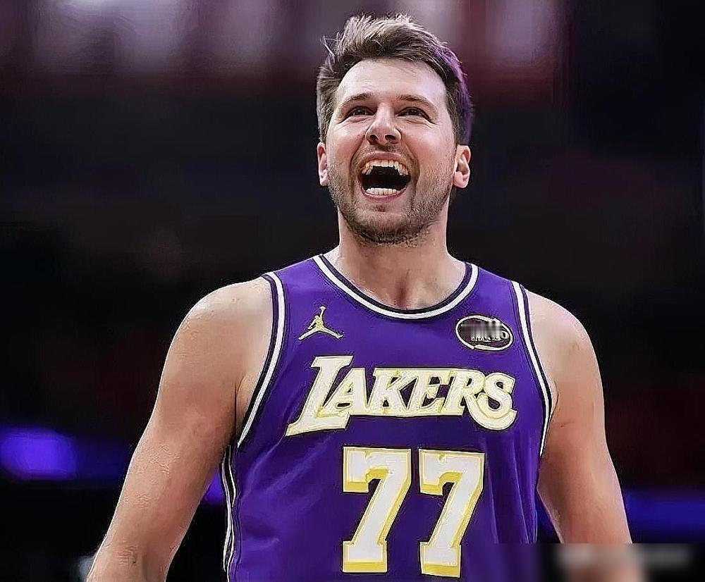 东契奇归队就是个幌子！更衣室消息人士一句话，把湖人球迷的底裤都扒了。你以为他