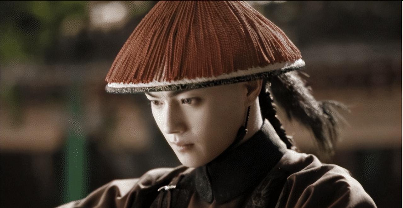 公元1754年，准格尔发生内乱，乾隆上朝问群臣：“谁敢出战？”众人面面相觑，无人