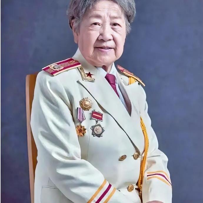 陶玉玲走了，92岁的生命停在这里。她一辈子都在生病。1993年得了口腔癌，手