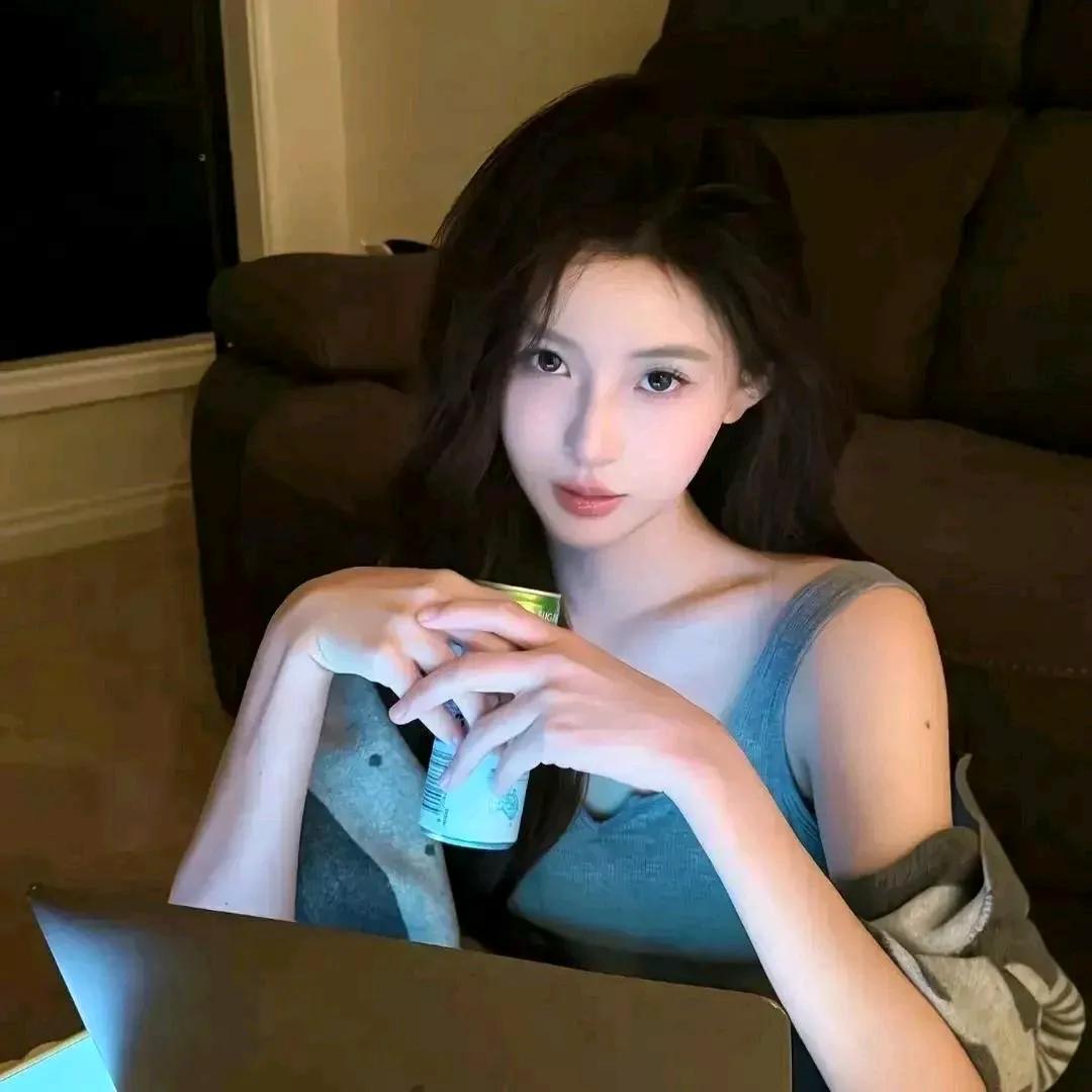 宅家日常✨一边喝咖啡一边工作💻上班日常躺平上班品咖啡喝茶日常宅家躺日常