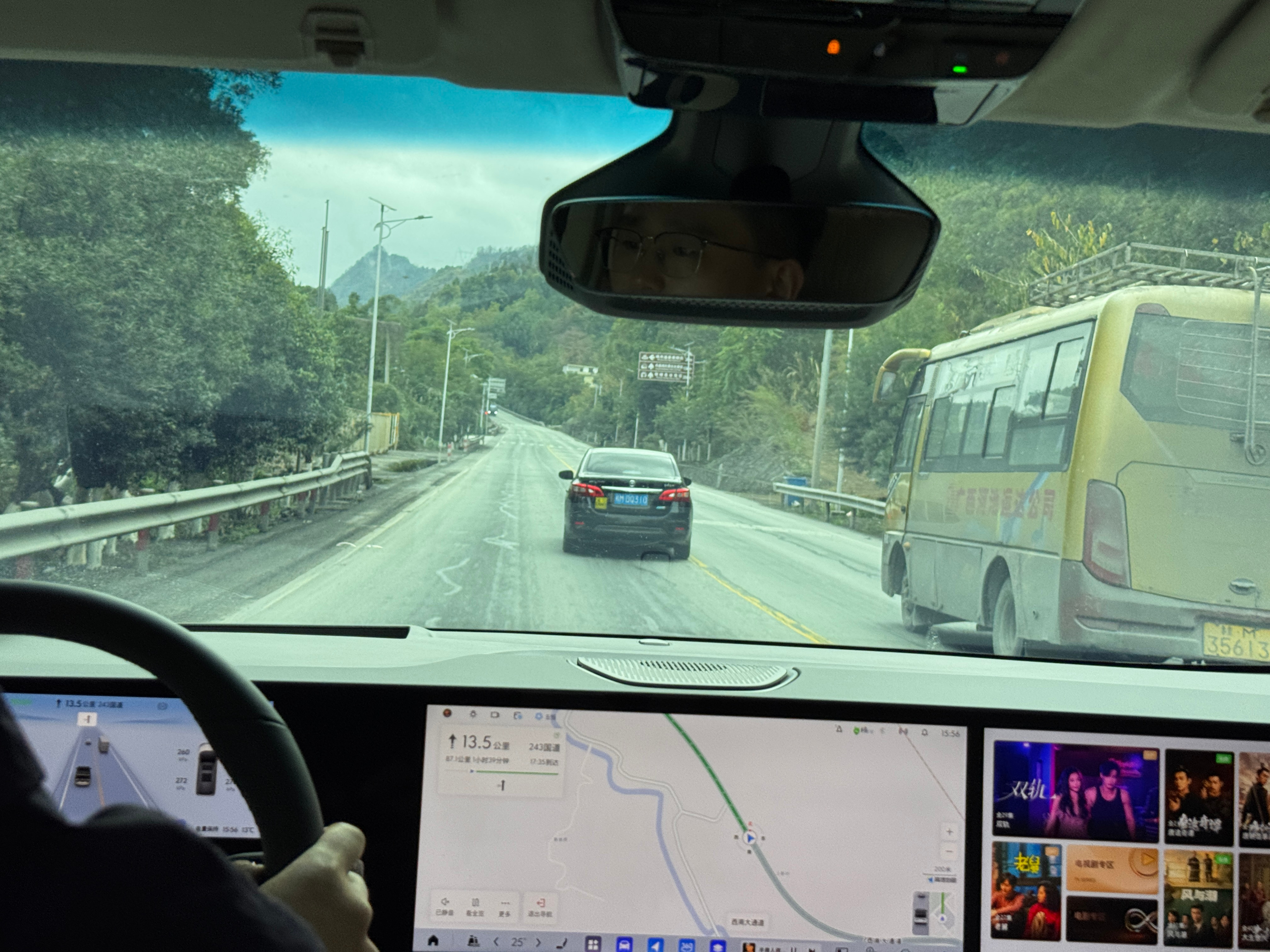 猛士M817赶紧出4座/6座吧哪怕第三排就是狗座呢我就想我坐后排的时候左右都