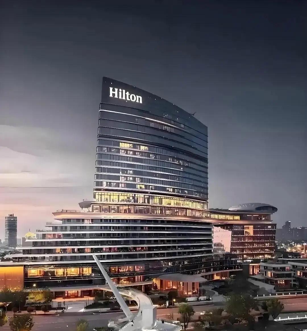 花两千多住希尔顿，却在3块钱可乐上耍小聪明，这波操作真的看不懂！上海博主那波