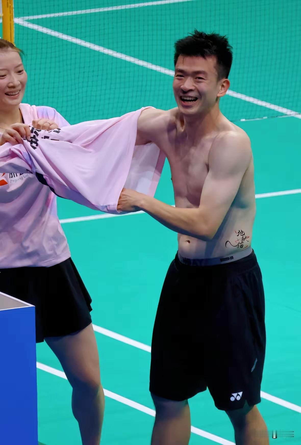 哈哈哈哈，笑不活了，一个人得闯多大的祸啊，郑思维刚刚在局间休息的时候，就这样当着