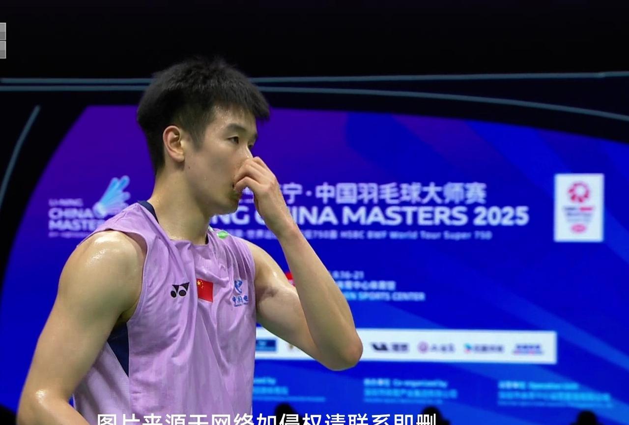 李诗沣今天偷懒了，好郁闷的一场球！就看翁泓阳的了！9月19日，中国羽毛