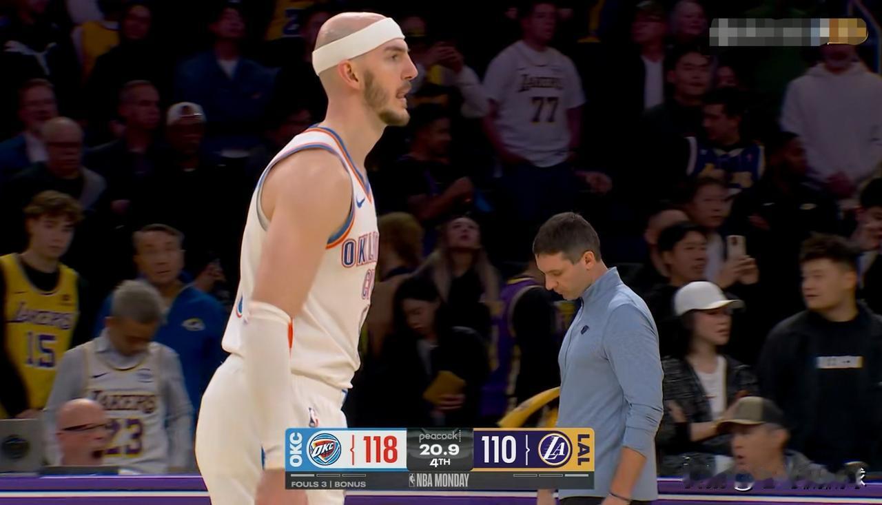 雷霆悍将卡鲁索真是太过分了！在今天雷霆客场以119：110击败湖人的比赛中，卡鲁