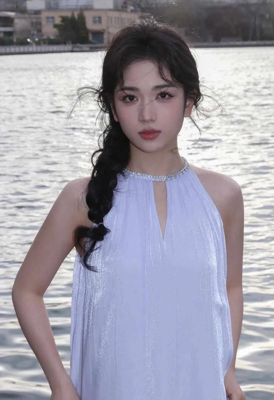 代露娃是高配版田曦薇吗，无刘海也挺有辨识度​​​