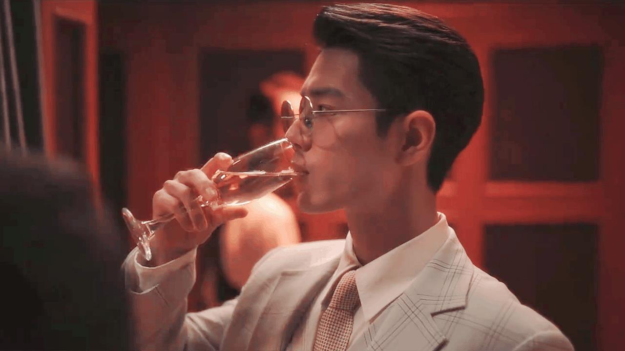 肖战的顶级商业价值简直恐怖，《谍报上不封顶》还没拍完，官媒争先播报，那么一点点物