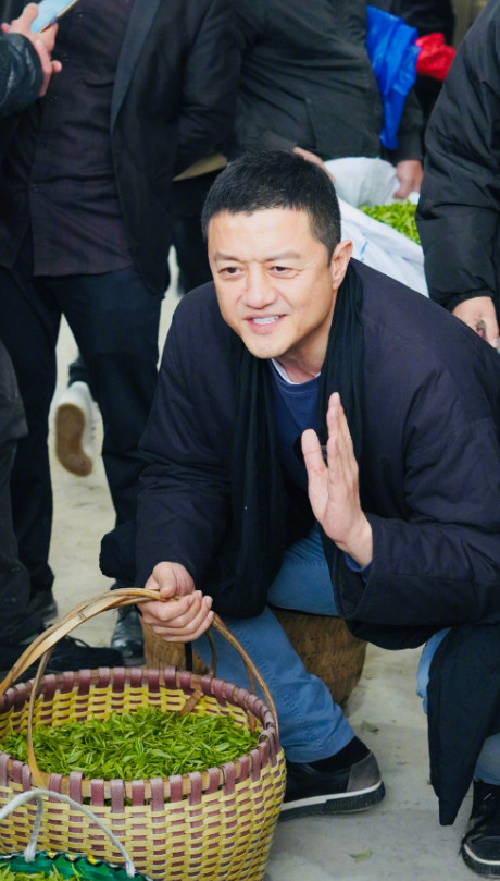 1.李亚鹏是恋爱脑治疗仪，每一个女人和他谈恋爱都会被他治好恋爱脑，分手后专心搞事