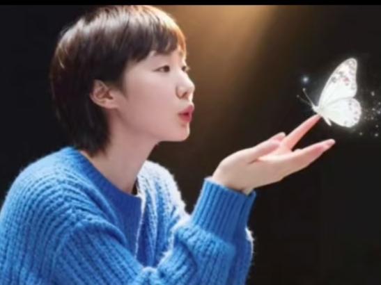 莎莎在家，气愤又无可奈何，心里难受极了，她听到来自四面八方的声音:缺了