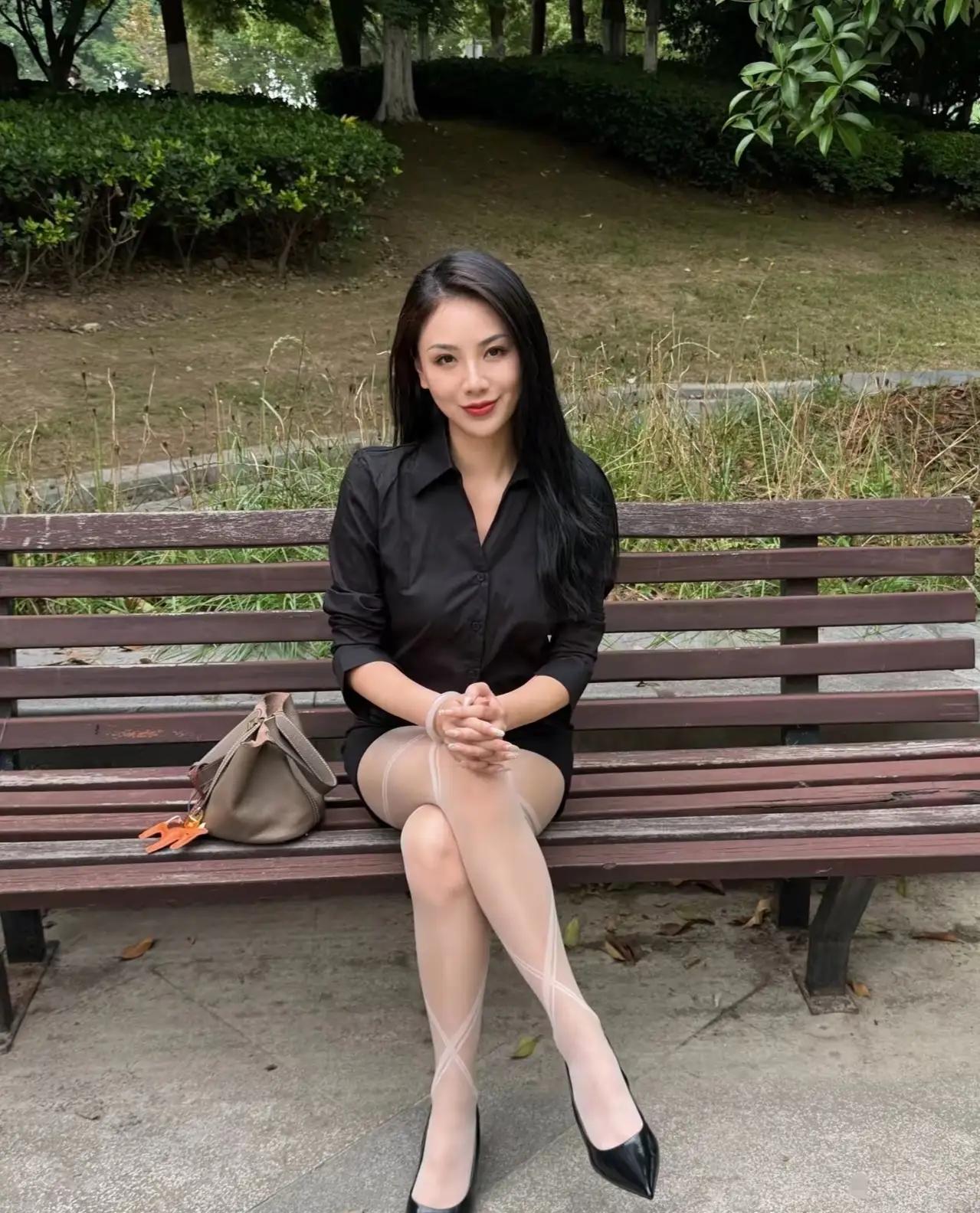 美丽动人，气质绝佳。