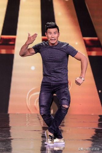 天啊地啊，是谁给了嘎子哥这般勇气？大明星刘德华开演唱会，那可是一票千金，众人挤