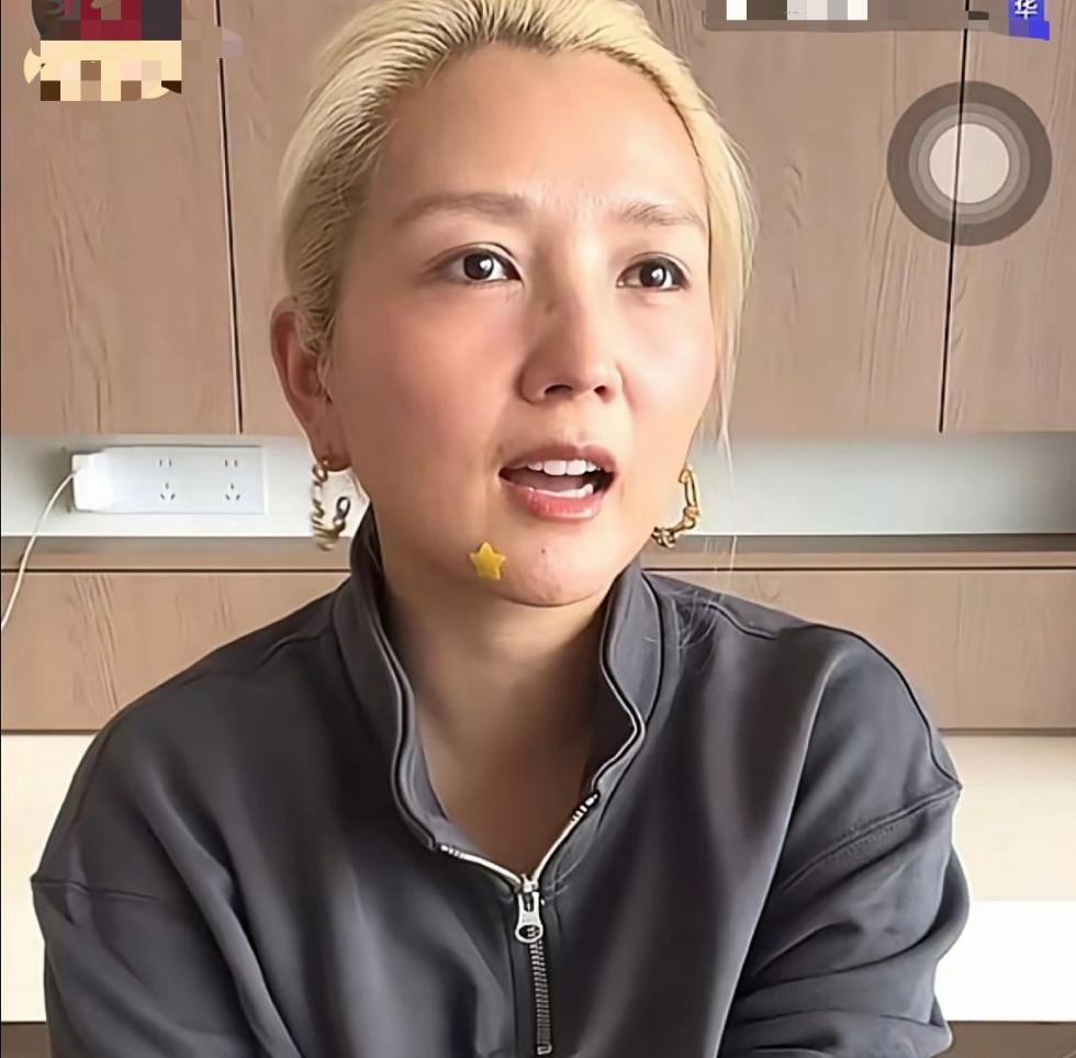 不容易啊！何洁一人养六人！何洁自曝：每月开销六位数，独自扛起一家六口的生活。