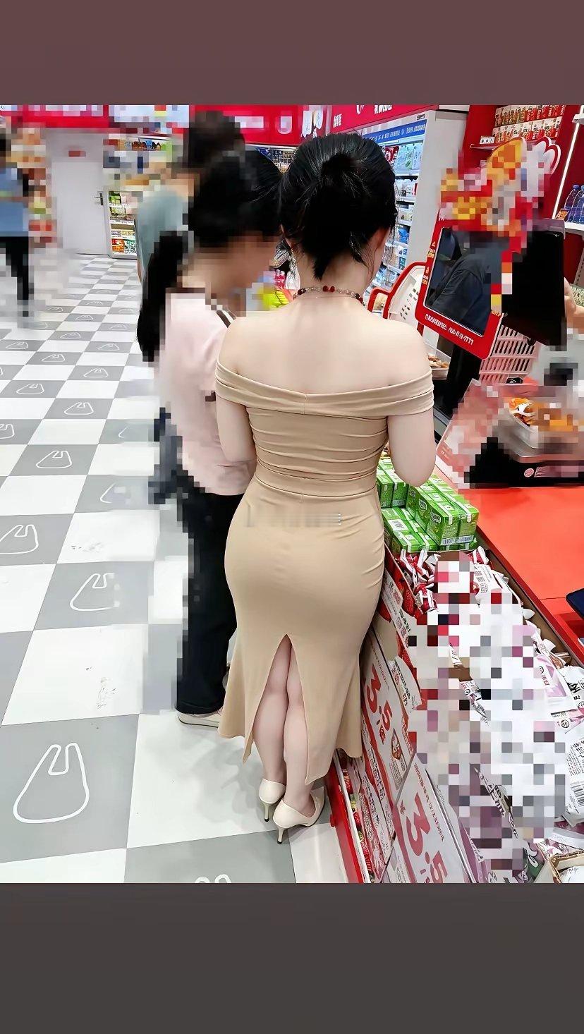 今天这队排的也是值了[赞]抛开身材不说，算了抛不开​​​
