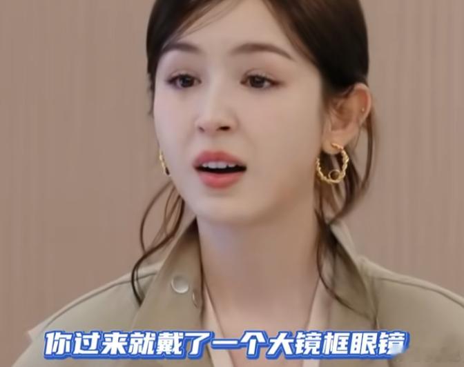 某制片人在节目中说《北上》有一个角色本来考虑哈尼，但是看到哈尼私下探班戴个黑框眼