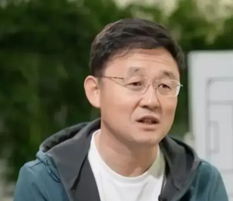 张卓毅妈妈更新作品，晒了一张文本照片，大意就是法律咨询后的结果，说孩子有权要求俱