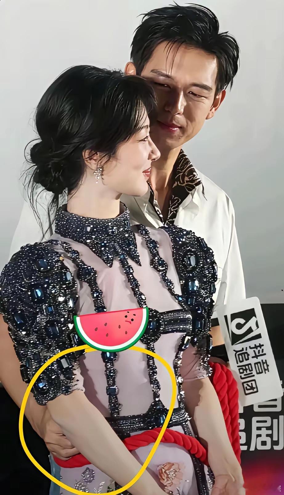 说句实话，​李现很可能对杨紫有好感，​但杨紫只把李现当好朋友，不信你看这张图，李