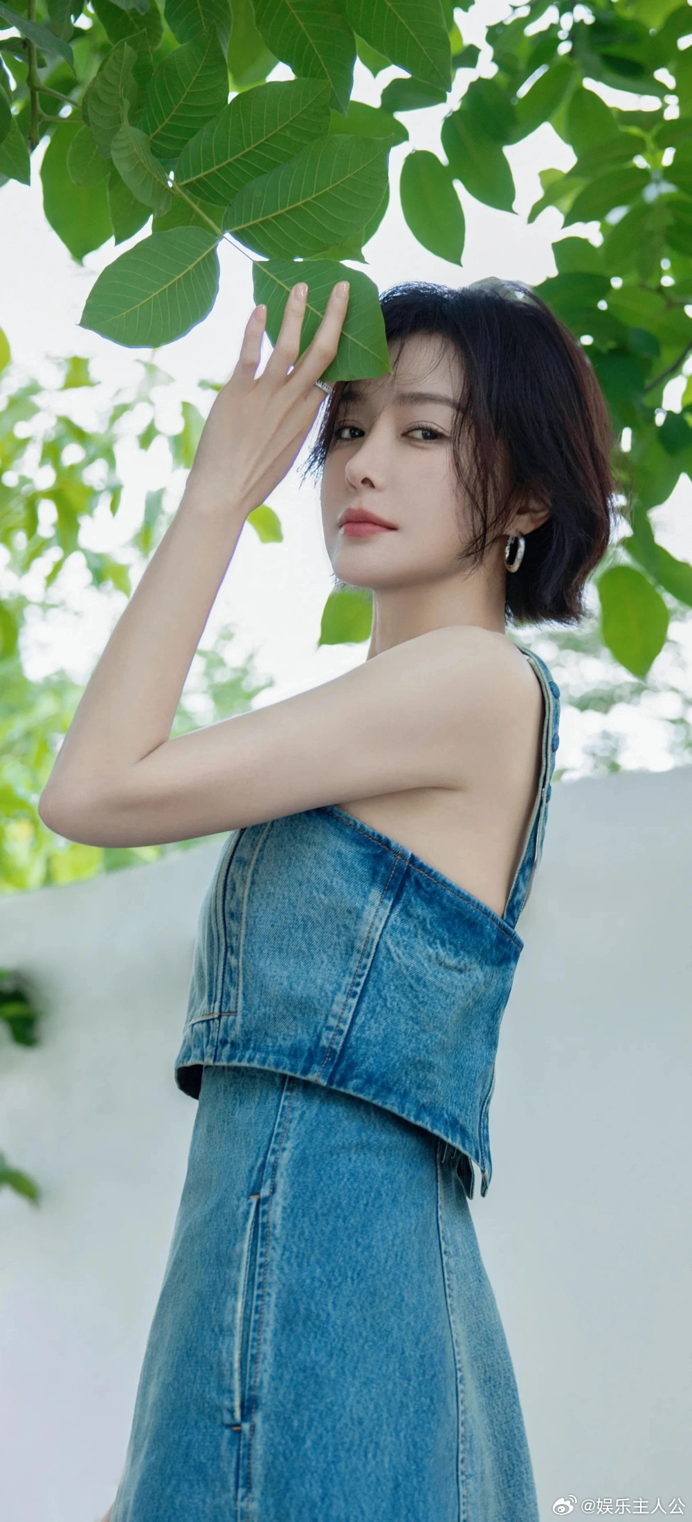 秦岚状态真棒，46岁依旧光彩照人​​​