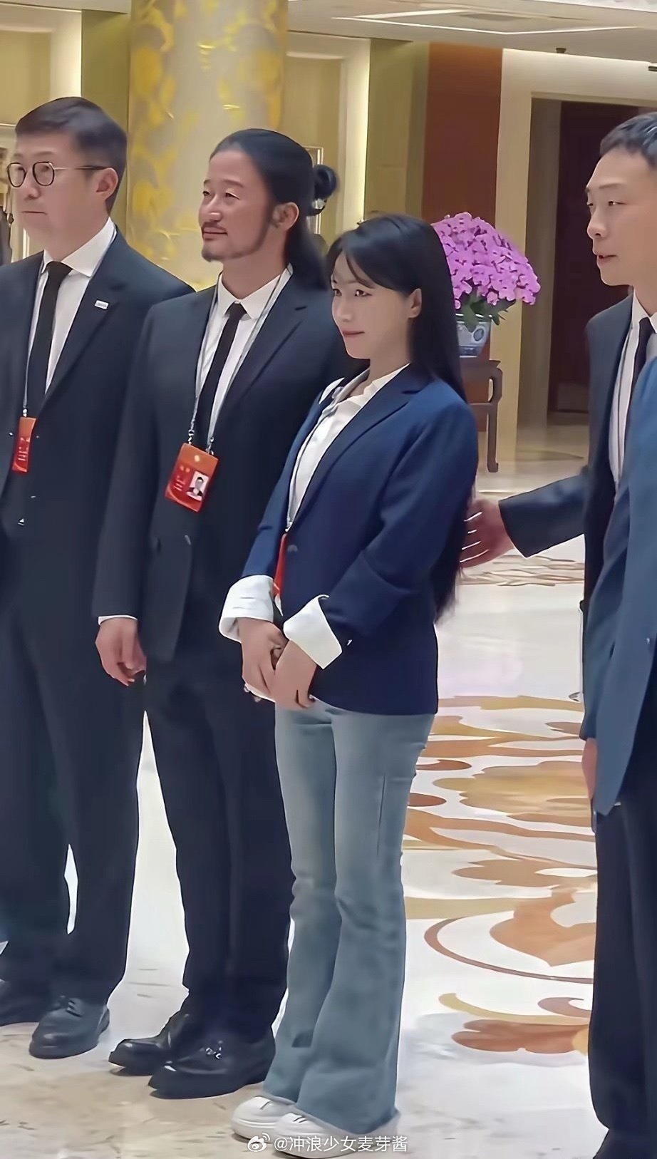 李子柒这丫头挺厉害，凭自己的能力，一个老人带大的农村姑娘，能混到今天，相当厉害了