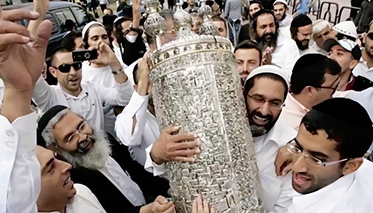 特朗普又整大活了！为了证明自己不反犹，直接拍胸脯喊“我可能是全世界最不反犹的人”