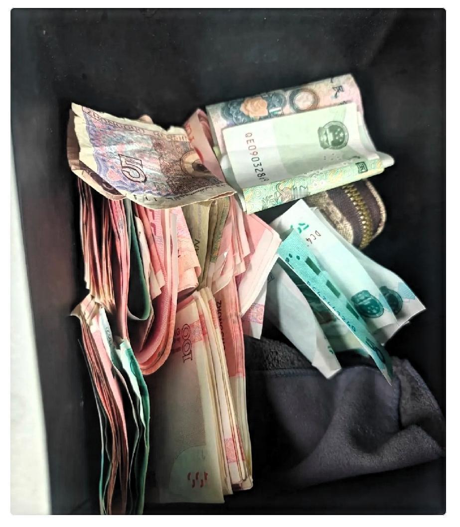 国庆快到了，我打算从10月1号开始，多用现金消费。跟大家聊聊我的想法，我准备