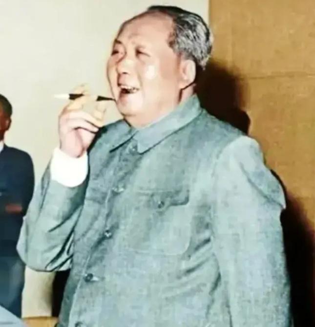毛主席与服务员张善兰的暖心往事，叮嘱她要多抽出时间去孝敬父母。张善兰1959