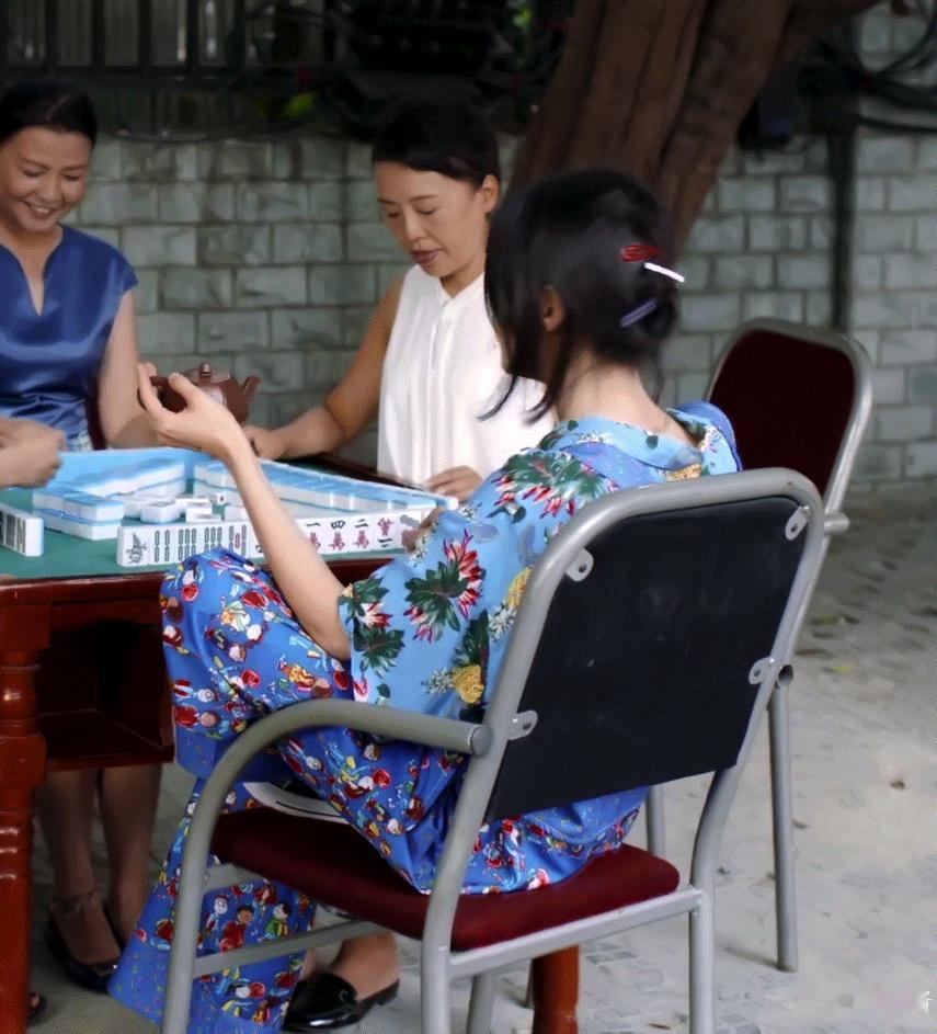 没觉得爽子路人缘好，现在还能有高赞纯粹是因为殉了，🫘人记忆里美化了