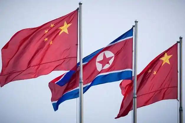 朝鲜急抱中国大腿！俄乌停战在即，金正恩的军火暴利时代终结？中朝回暖背后的核博弈与大国角力