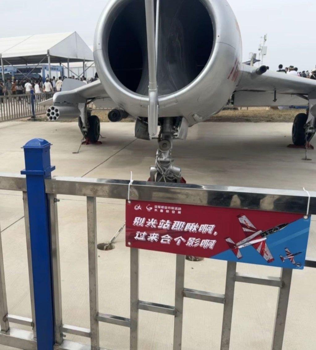 长春航展浓浓的东北味儿标牌[笑着哭][笑着哭]​​​
